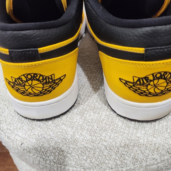 Jordan 1's Low - Picture 3 of 15